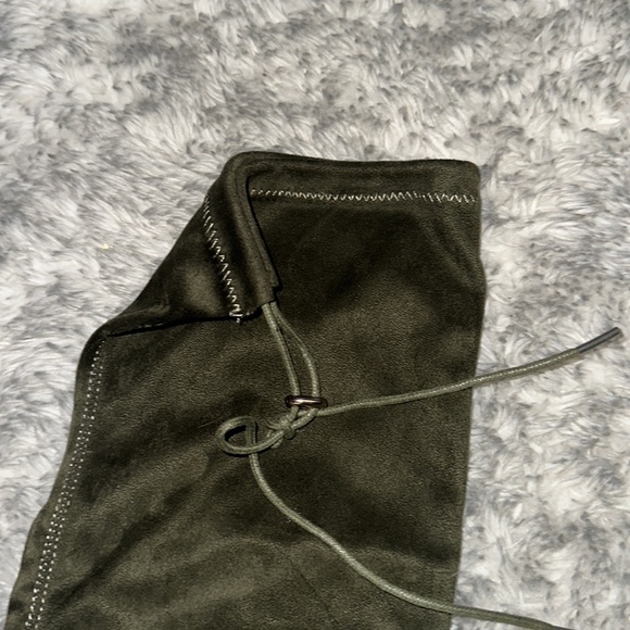 NWOT. Woman’s Nature Breeze Olive green suede knee high boots. Size 8. - Picture 3 of 5